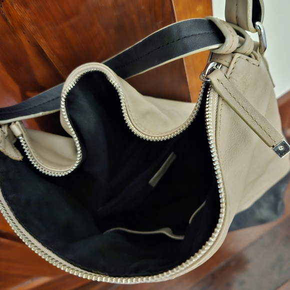 Country Road Shoulder Bag - Picture 2 of 5